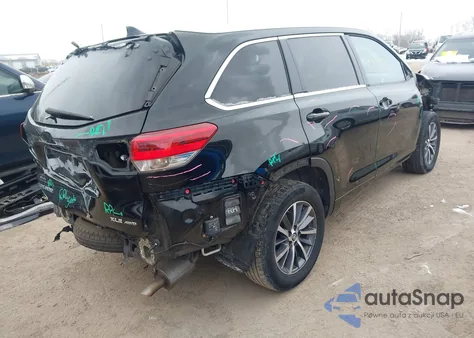 2018 Toyota Highlander Xle z USA, uszkodzony, nr VIN 5TDJZRFH9JS843737